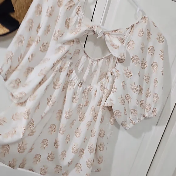 Old Navy White and Tan Leaf Print Blouse - Picture 10 of 10